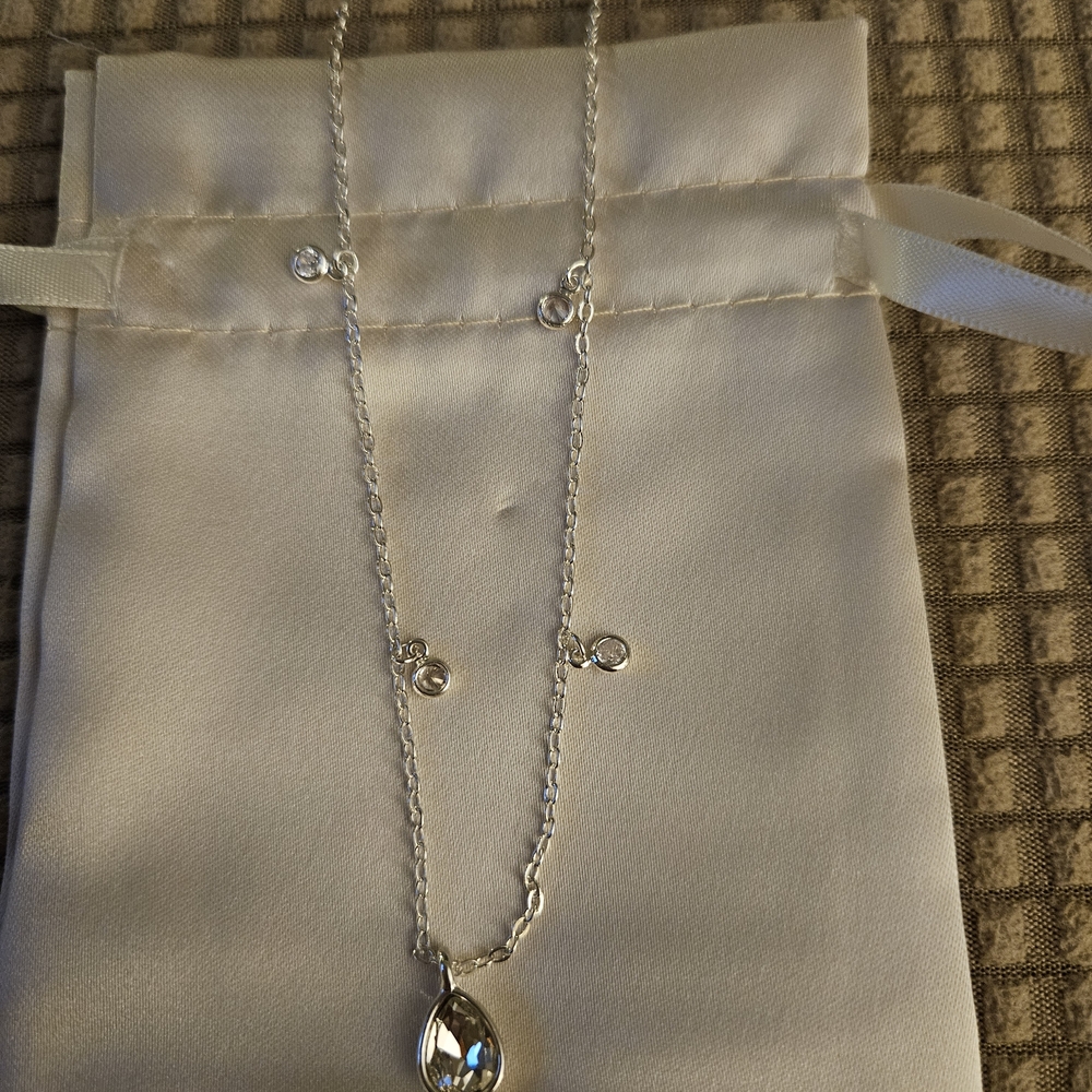 Elegant Silver Necklace with Crystal Pendant